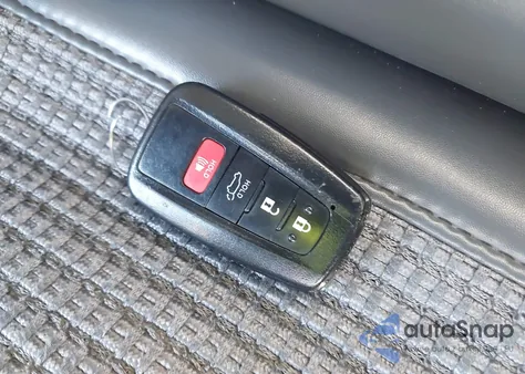 2020 Toyota Rav4 Hybrid Xle z USA, uszkodzony, nr VIN 2T3RWRFV7LW090969